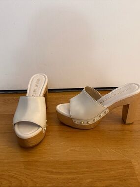 Stuart Weitzman Cream Leather Platform Slide Sandals with Stud Trim